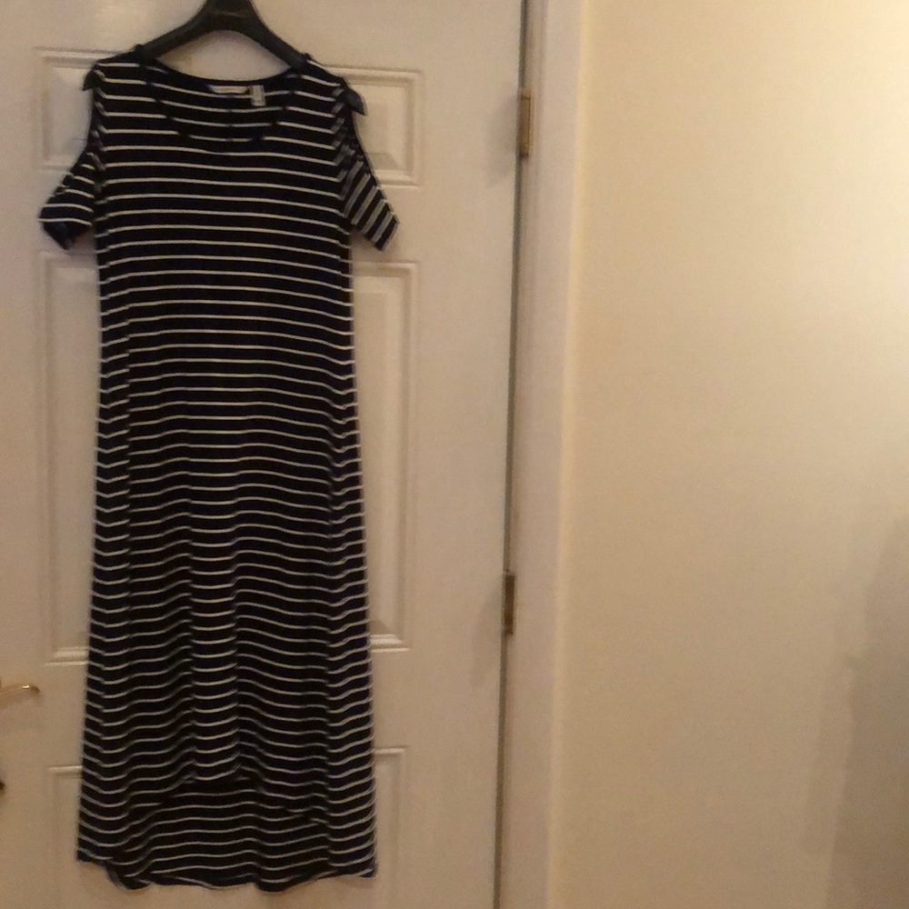 Isaac Mizrahi cold shoulder cotton dress